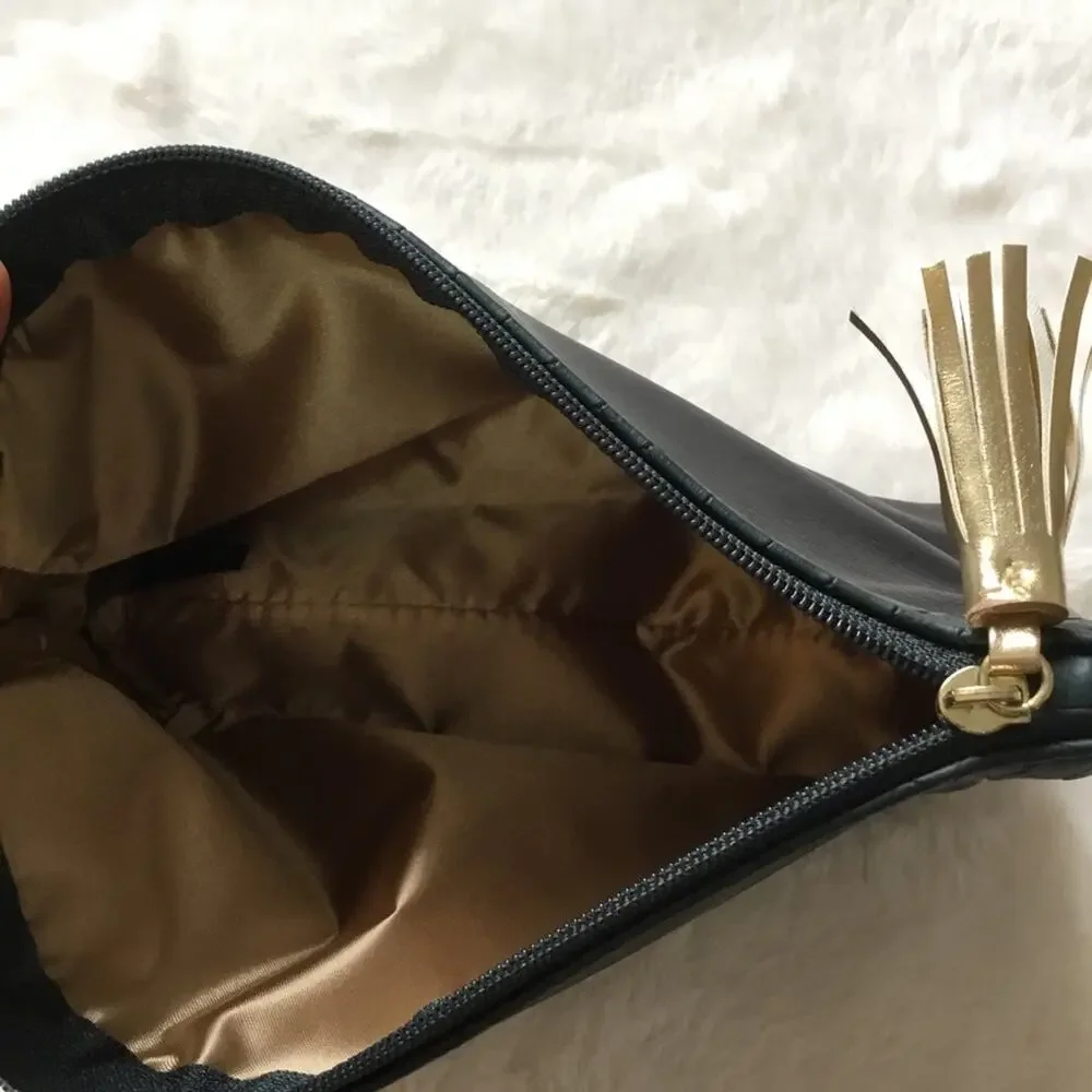 Amore Pacific Black Cosmetic Bag - Picture 4 of 5